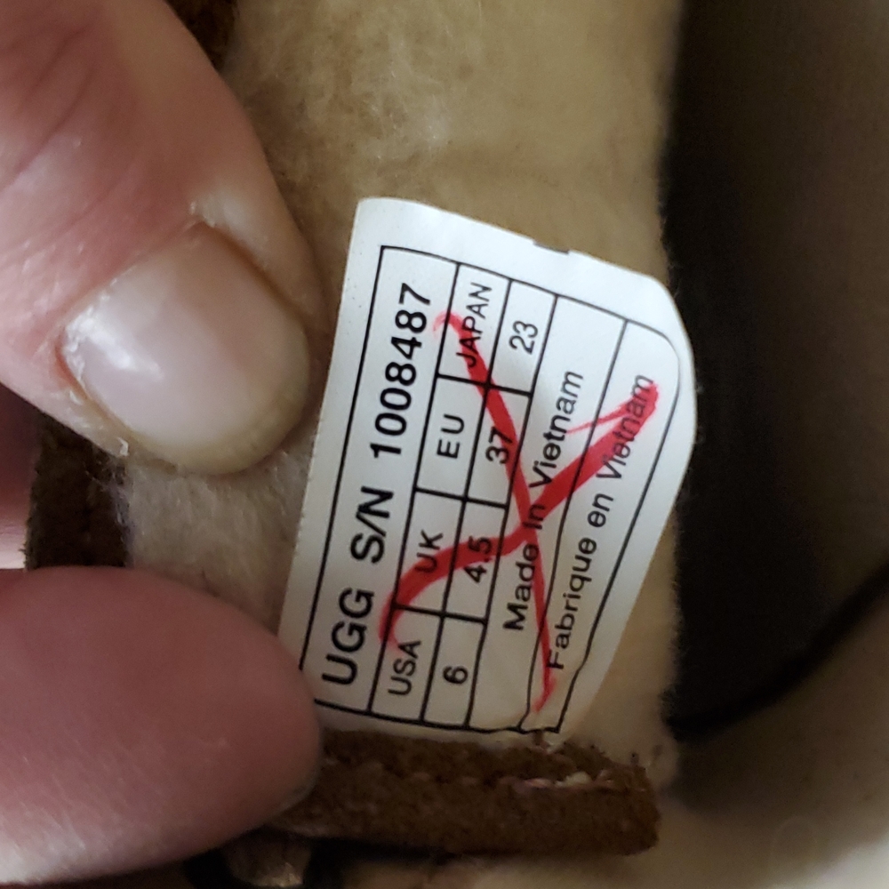 UGGS - Picture 7 of 7